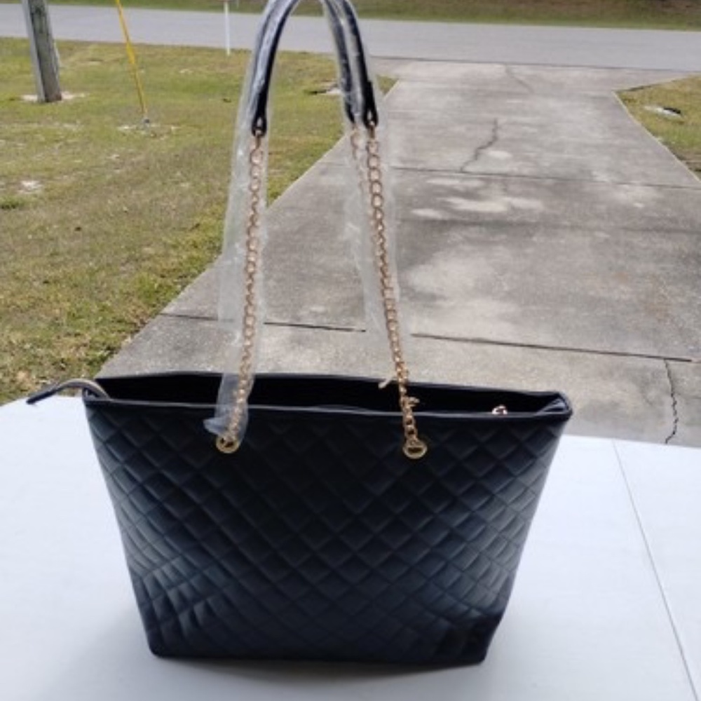 Flash Sale - Badgley Mischka Elegant Black Quilted Chain Strap Large Tote Bag - Picture 4 of 7